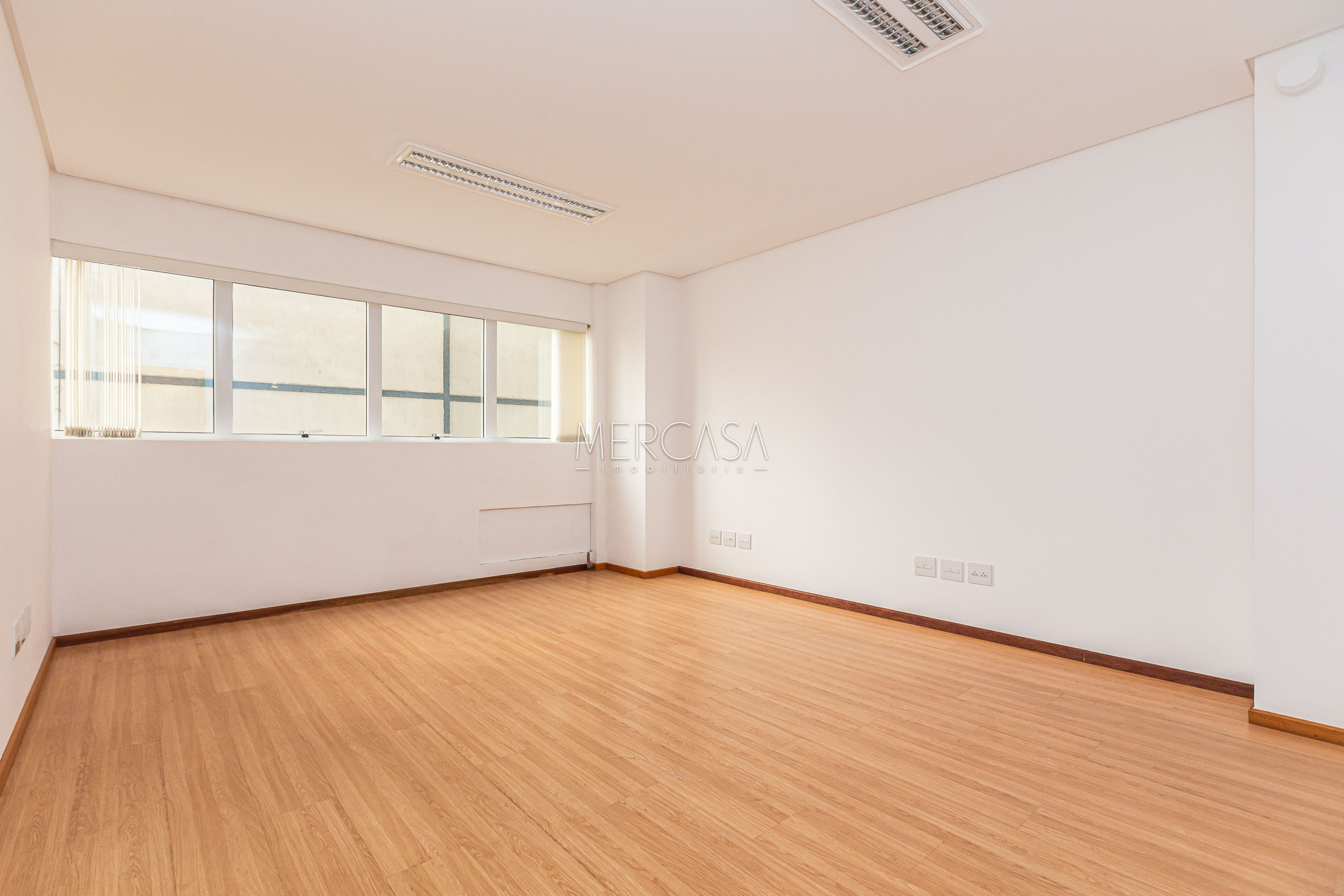 Sala/Conjunto Comercial à venda em Centro, Curitiba — Portal Chave Fácil