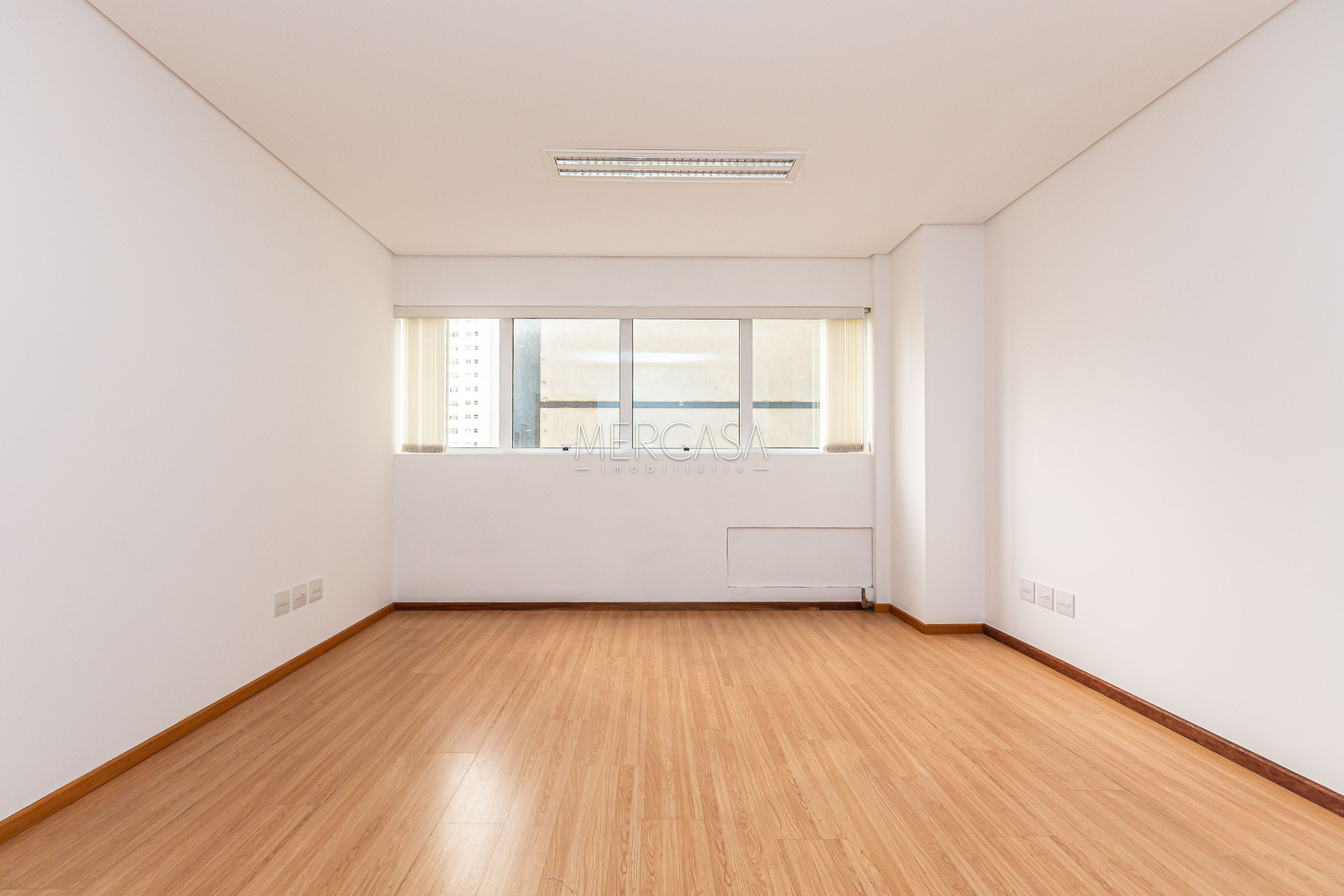 Sala/Conjunto Comercial à venda em Centro, Curitiba — Portal Chave Fácil