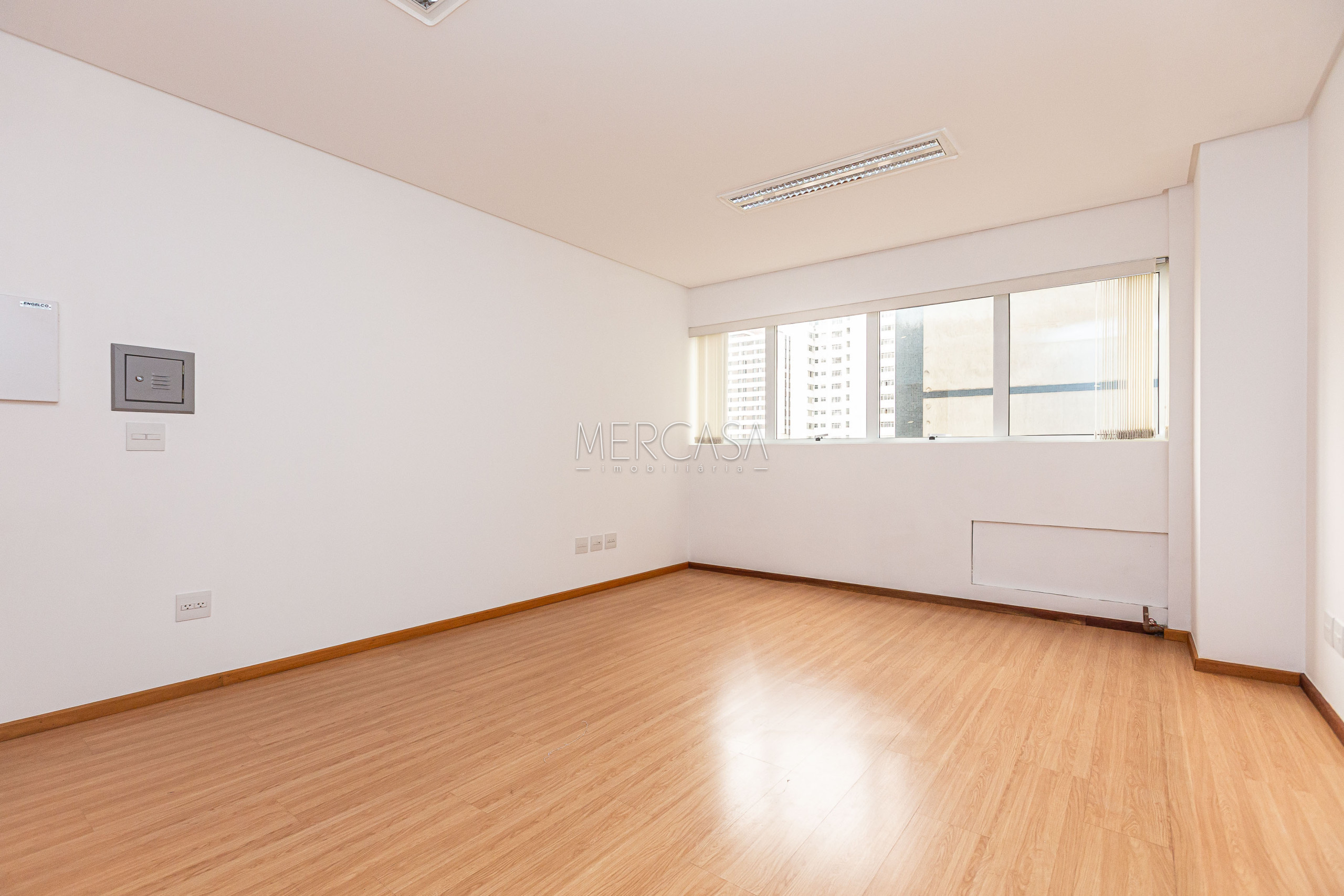 Sala/Conjunto Comercial à venda em Centro, Curitiba — Portal Chave Fácil