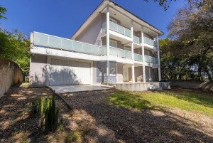 TRANQUILIDADE, CONFORTO EM UMA REGIÃO E UMA CASA COM VISTA PERMANENTE A REPRESA PASSAÚNA.Referência CA0201