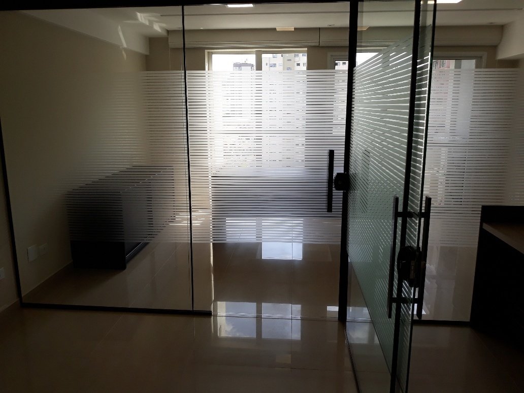 Foto 1 - CONJUNTO/SALA COMERCIAL em CURITIBA - PR, no bairro Centro - Referência MIDWORK1201