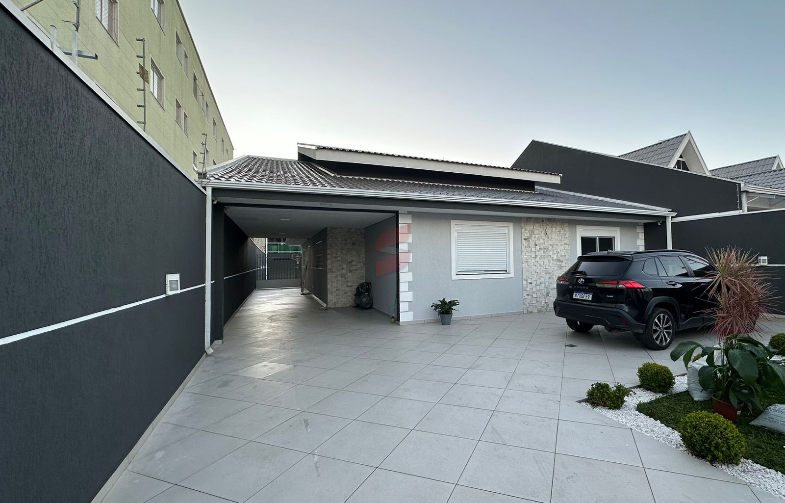 CASA com 3 dormitórios para alugar com 576m² por R$ 7.500,00 no bairro Vargem Grande - PINHAIS / PR