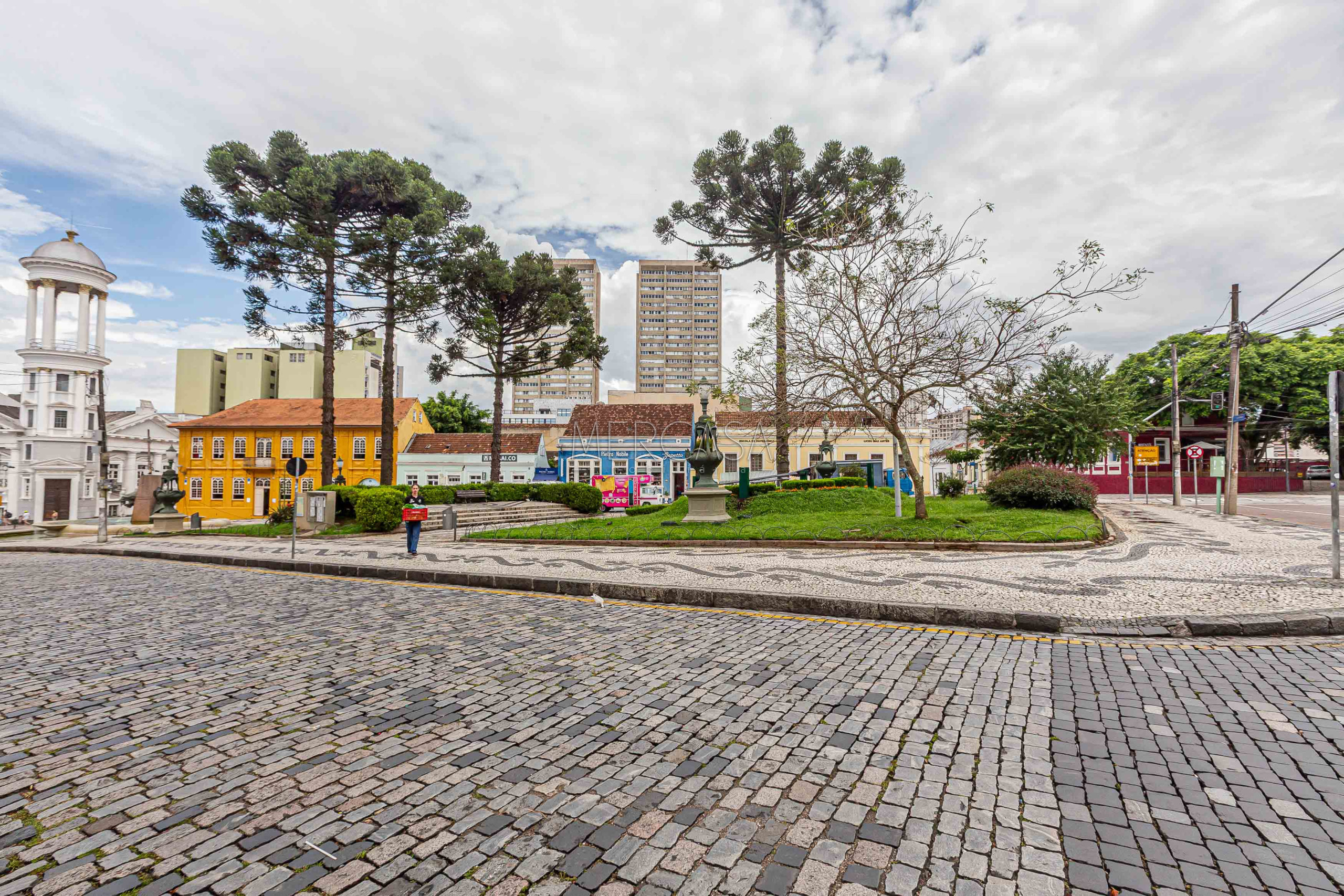 Comercial para alugar em São Francisco, Curitiba — Kondor Imóveis: Imobiliária em Curitiba | Uma imobiliária pra você