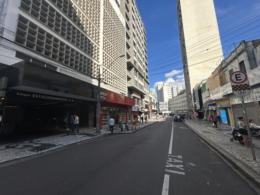 Foto 2 - CONJUNTO/SALA COMERCIAL em CURITIBA PR no bairro Centro - Referência PIL-CJTO561