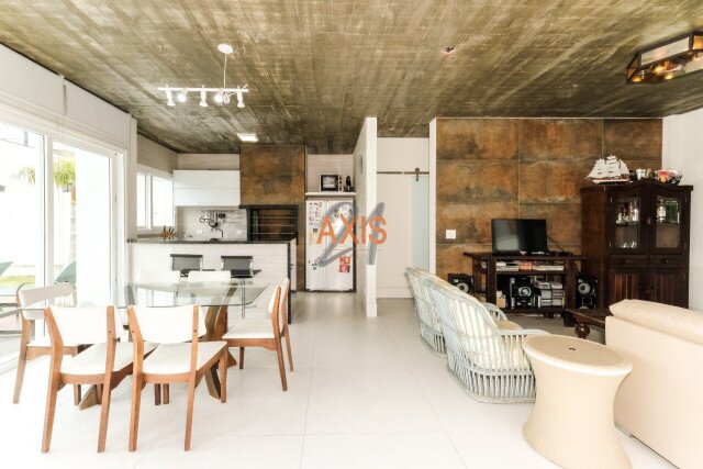 Casa em Condomínio no bairro Riviera