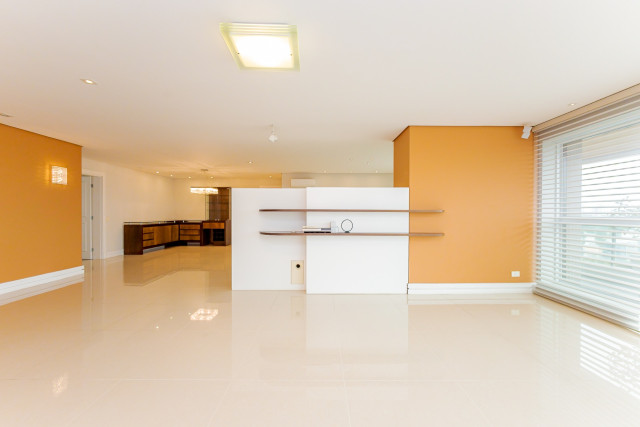 Apartamento no bairro Batel