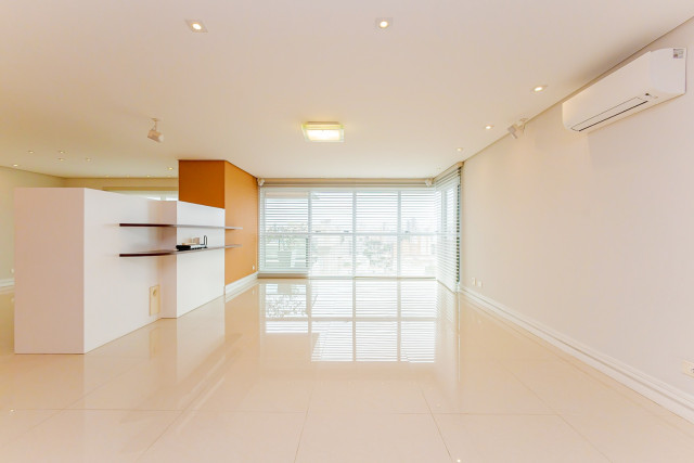 Apartamento no bairro Batel