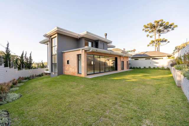 Casa em Condomínio no bairro Butiatuvinha