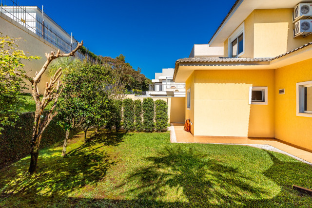 Casa em Condomínio no bairro Campo Comprido