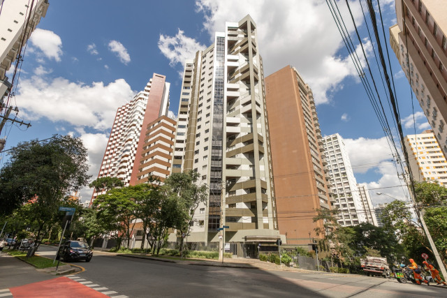 Apartamento no bairro Batel