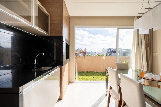 Casa em Condomínio no bairro Santa Felicidade