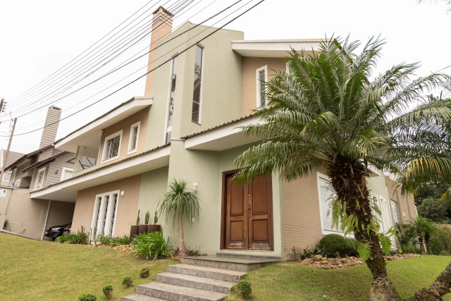 Casa em Condomínio no bairro Cascatinha
