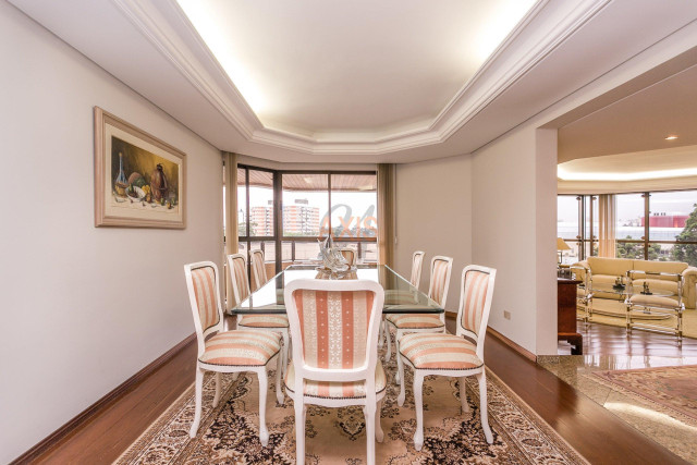 Apartamento no bairro Batel