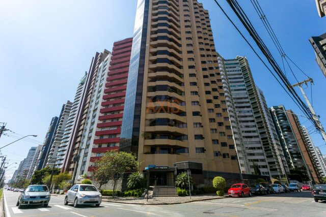 Apartamento no bairro Batel