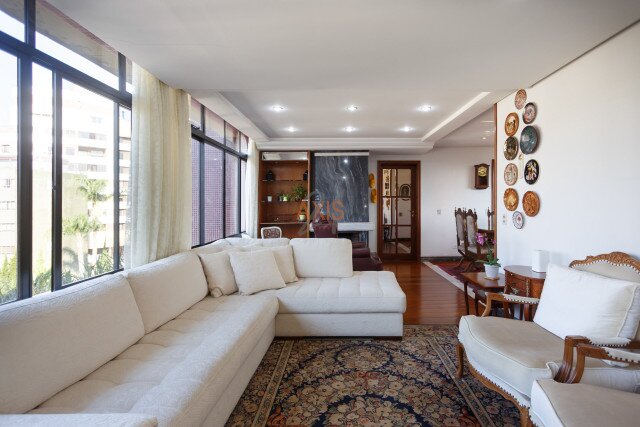 Apartamento no bairro Batel