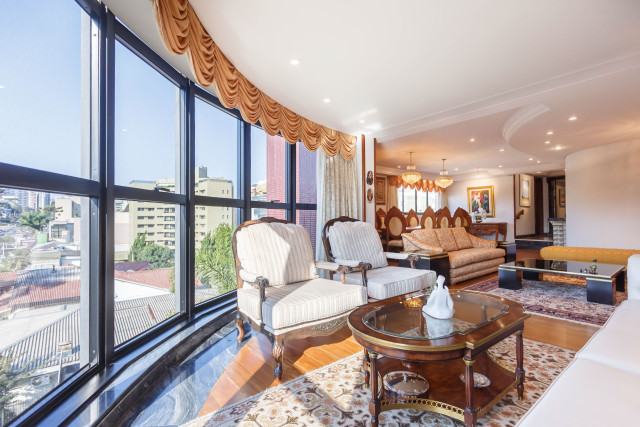 Apartamento no bairro Batel