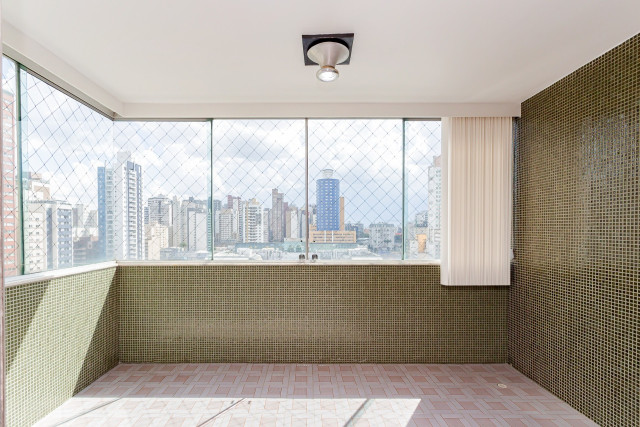 Apartamento no bairro Batel