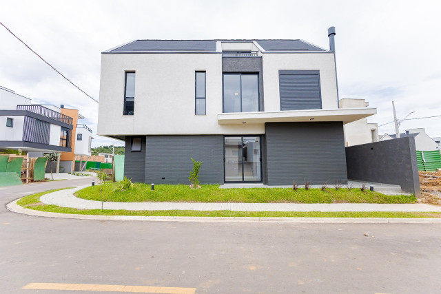 Casa em Condomínio no bairro Santa Cândida