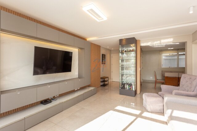 Apartamento no bairro Batel