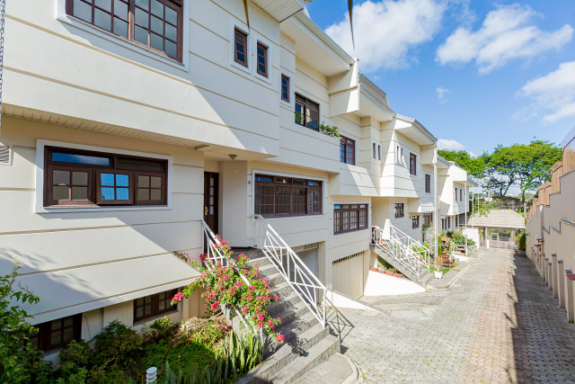 Casa em Condomínio no bairro Jardim Social