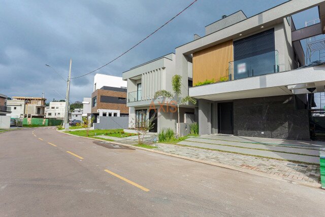 Casa em Condomínio no bairro Santa Cândida