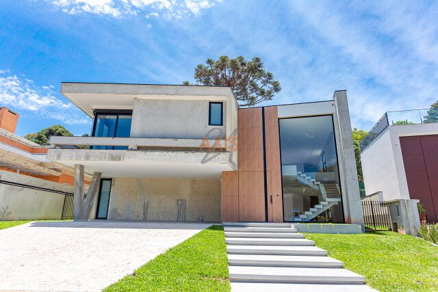 Casa em Condomínio no bairro Campo Comprido
