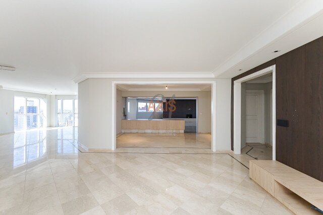 Apartamento no bairro Batel