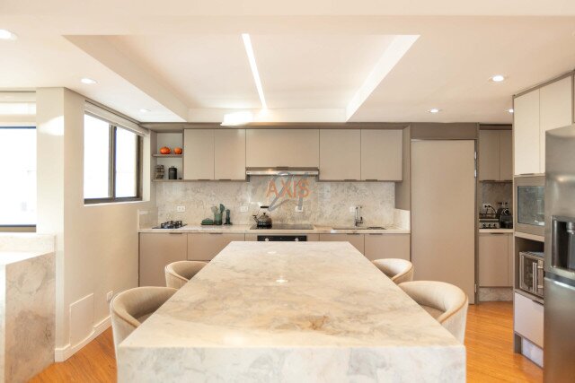 Apartamento no bairro Batel