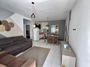 CASA COM 2 QUARTOS E 88,00 M² NO CENTRO DE GUARATUBA - PR Referência C-1106