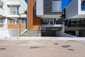 CASA EM CONDOMÍNIO FECHADO COM EXCELENTE ACABAMENTO, RECÉM FINALIZADA E PRONTA PARA MORAR.AGENDE SUA VISITA.Referência CA0208