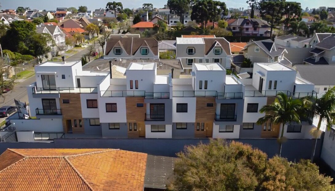 Foto 1 - SOBRADO EM CONDOMÍNIO em CURITIBA - PR, no bairro Guabirotuba - Referência PIV-SOB0582